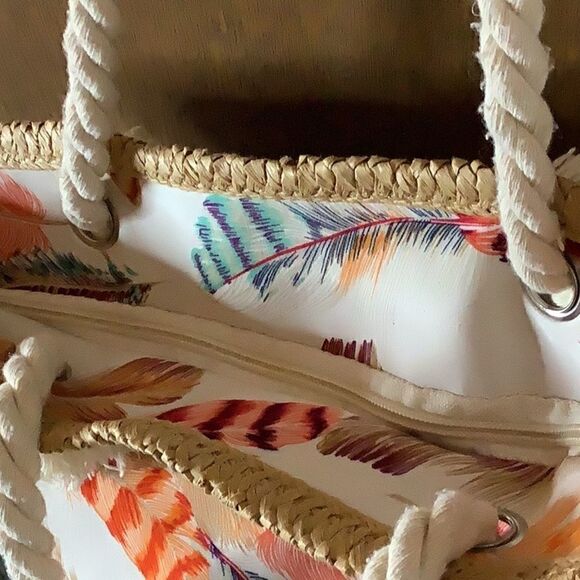 Feather Print Rope Handle Boho Zippered Tote - Picture 7 of 11